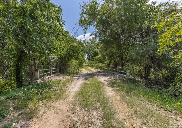 2nd image of 120 Anderson Hl, Seguin, TX 78155 | MLS# 1998359
