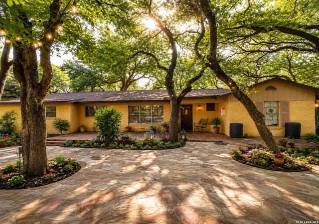 Photo 1 of Sale Pending at 117 Wagon Trl Rd, Shavano Park, TX 78231 | MLS# 1998365 | Listing updated on 2026-08-29