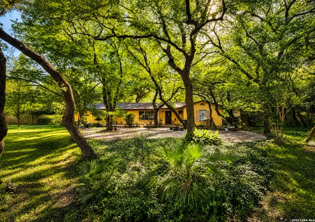 Photo 3 of Sale Pending at 117 Wagon Trl Rd, Shavano Park, TX 78231 | MLS# 1998365 | Listing updated on 2026-08-29