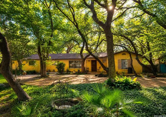 Photo 4 of Sale Pending at 117 Wagon Trl Rd, Shavano Park, TX 78231 | MLS# 1998365 | Listing updated on 2026-08-29