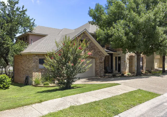 Photo 3 of Single family home for sale at 139 Evans Oak Ln, San Antonio, TX 78260 | MLS# 1998376 | Listing updated on 2026-09-13