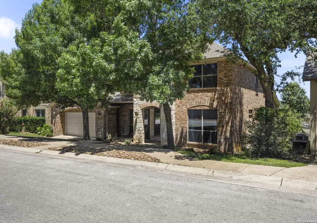 Photo 4 of Single family home for sale at 139 Evans Oak Ln, San Antonio, TX 78260 | MLS# 1998376 | Listing updated on 2026-09-24