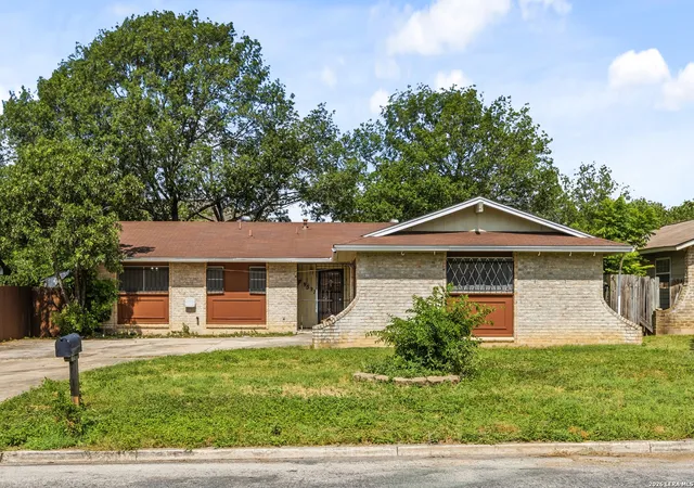 Photo 2 of Sale Pending at 9527 Spring Dawn St, San Antonio, TX 78217 | MLS# 1998459 | Listing updated on 2026-09-08