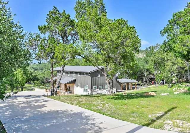 Photo 1 of Single family home for sale at 349 White Oak Dr, Canyon Lake, TX 78133 | MLS# 1998502 | Listing updated on 2026-07-19