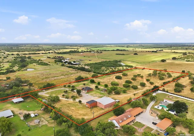 2nd image of 19365 S Mcconnell Rd, Atascosa, TX 78002 | MLS# 1998524