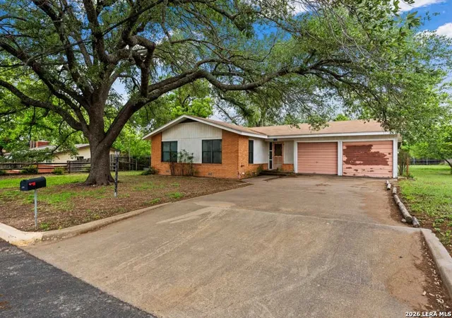 Homes for sale in Fredericksburg, TX | 131 W Lower Crabapple Rd, Fredericksburg, TX 78624 | MLS# 1998542