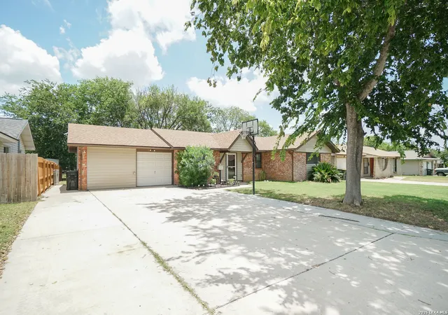 Photo 3 of Sale Pending at 221 Meadow Ln, Schertz, TX 78154 | MLS# 1998640 | Listing updated on 2026-08-28