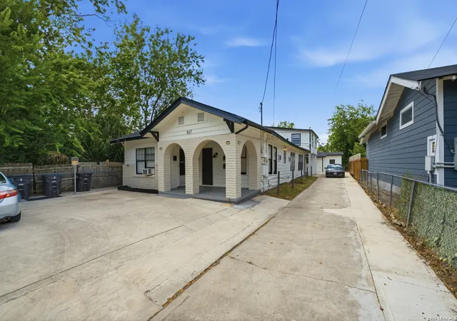 Homes for sale in San Antonio, TX | 827 W Rosewood Ave, San Antonio, TX 78212 | MLS# 1998675