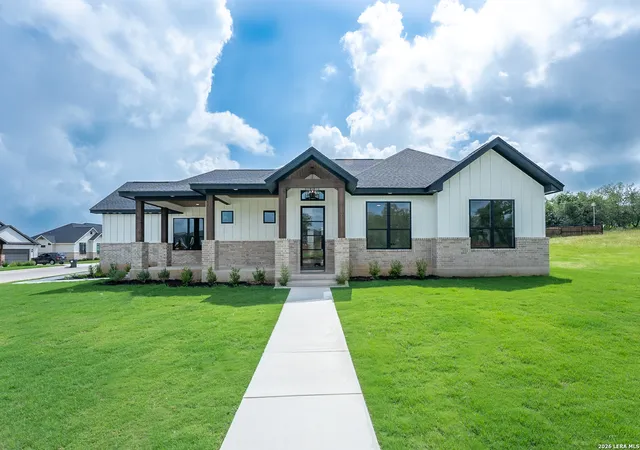 2nd image of 109 Chinaberry Hl, La Vernia, TX 78121 | MLS# 1998739