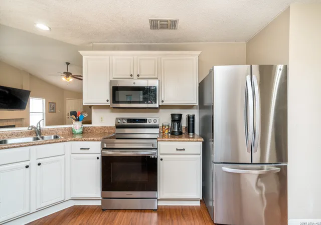 Photo 4 of Single family home for sale at 3218 Coral Grove Dr, San Antonio, TX 78247 | MLS# 1998754 | Listing updated on 2026-07-20