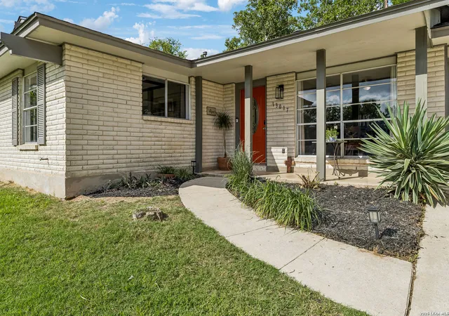 Photo 4 of Single family home for sale at 13017 Welcome Dr, Live Oak, TX 78233 | MLS# 1998757 | Listing updated on 2026-10-01