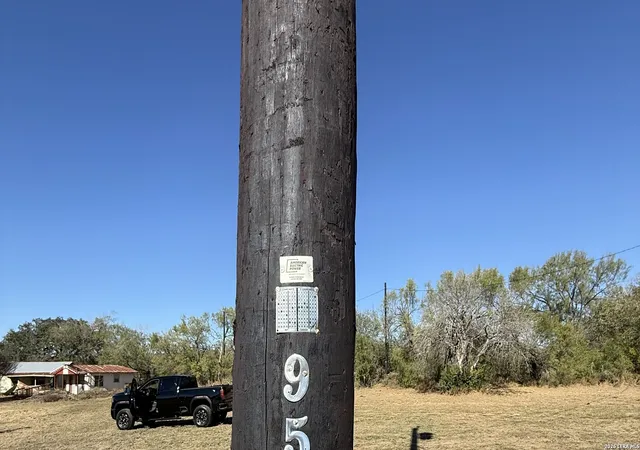 Photo 4 of Sale Pending at 415 County Rd 1585, Moore, TX 78057 | MLS# 1998766 | Listing updated on 2026-08-19