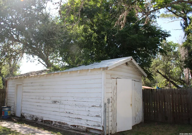 10th image of 707 Ormand St, Pleasanton, TX 78064 | MLS# 1998780