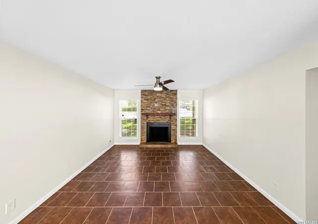 5th image of 8702 Vlg Dr, San Antonio, TX 78217