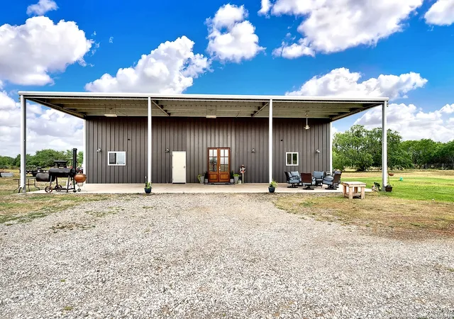 Homes for sale in Floresville, TX | 757 Joy Ln, Floresville, TX 78114 | MLS# 1998805