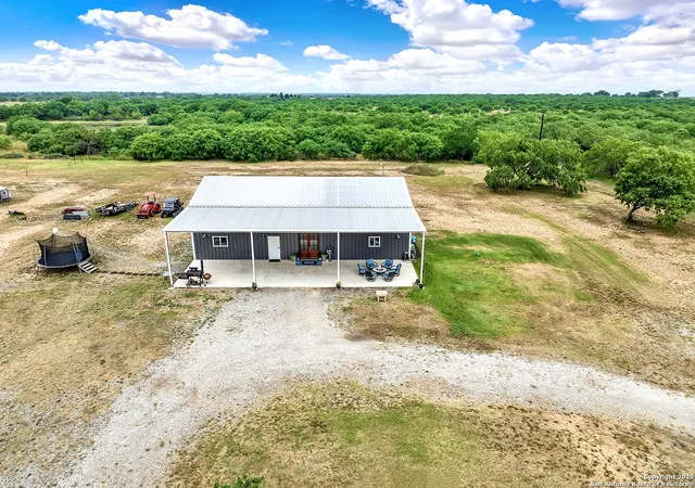 Homes for sale in Floresville, TX | 757 Joy Ln, Floresville, TX 78114 | MLS# 1998805