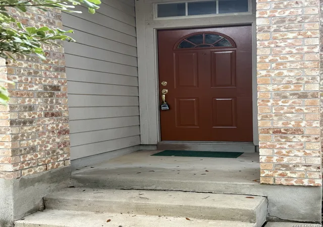 Photo 2 of Sale Pending at 6014 Woodway Ct, San Antonio, TX 78249 | MLS# 1998809 | Listing updated on 2026-09-11