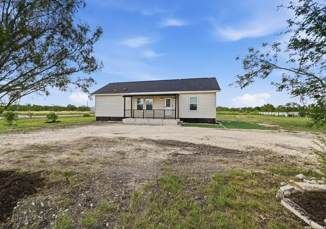 Homes for sale in Hondo, TX | 183 Las Fincas Dr, Hondo, TX 78861 | MLS# 1998821