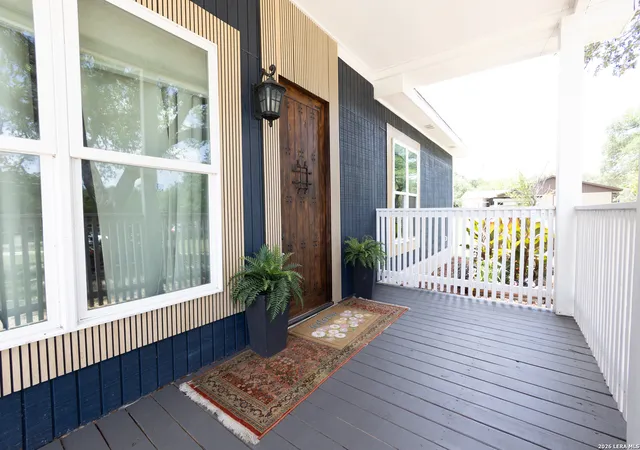 Photo 2 of Single family home for sale at 120 Town Vw, Canyon Lake, TX 78133 | MLS# 1998824 | Listing updated on 2026-07-20