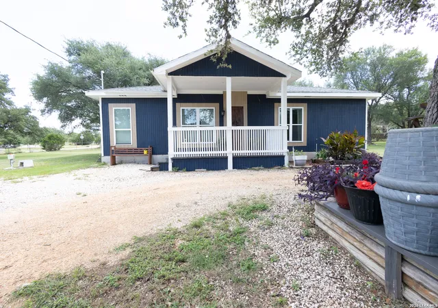 Photo 2 of Single family home for sale at 120 Town Vw, Canyon Lake, TX 78133 | MLS# 1998824 | Listing updated on 2026-07-20