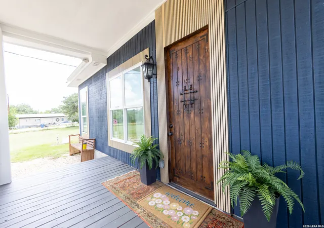 Photo 3 of Single family home for sale at 120 Town Vw, Canyon Lake, TX 78133 | MLS# 1998824 | Listing updated on 2026-07-20