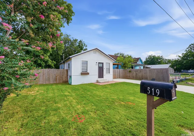 Homes for sale in Seguin, TX | 519 Collins Ave, Seguin, TX 78155 | MLS# 1998840