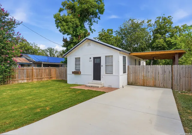 Homes for sale in Seguin, TX | 519 Collins Ave, Seguin, TX 78155 | MLS# 1998840