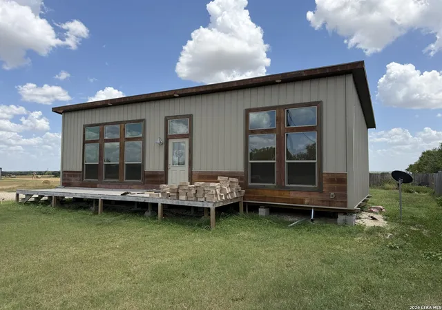 Homes for sale in Devine, TX | 7002 County Road 4514, Devine, TX 78016 | MLS# 1998845