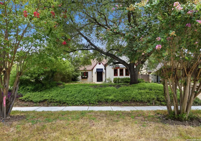 Photo 4 of Sale Pending at 218 North Dr, San Antonio, TX 78201 | MLS# 1998857 | Listing updated on 2026-08-03