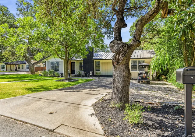 3rd image of 227 W Highland Dr, Boerne, TX 78006 | MLS# 1998859