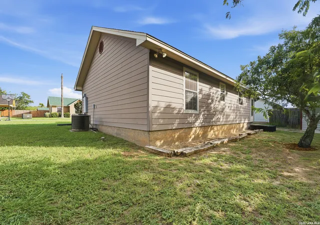 Photo 3 of Sale Pending at 529 Guerra Ln, Gonzales, TX 78629 | MLS# 1998871 | Listing updated on 2026-09-11