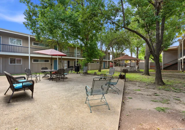2nd image of 255 E Rampart Dr, San Antonio, TX 78216