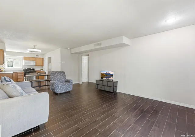 5th image of 255 E Rampart Dr #109, San Antonio, TX 78216 | MLS# 1998877