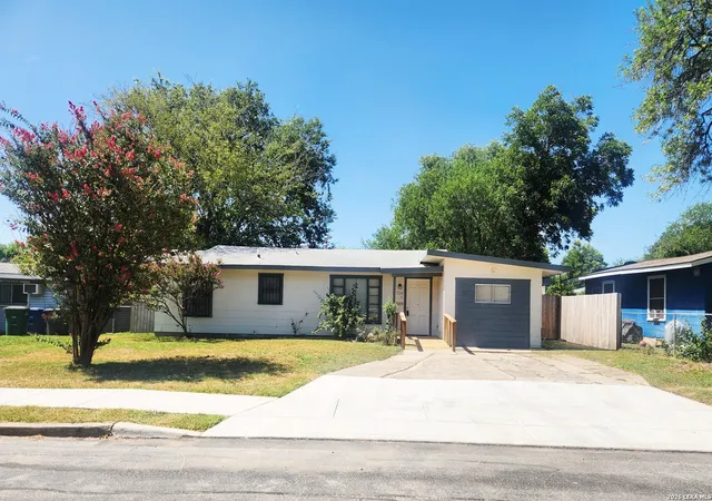 Photo 2 of Single family home for sale at 762 Marquette Dr, San Antonio, TX 78228 | MLS# 1998906 | Listing updated on 2026-09-17