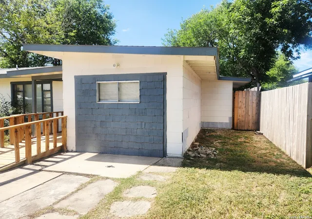 Photo 3 of Single family home for sale at 762 Marquette Dr, San Antonio, TX 78228 | MLS# 1998906 | Listing updated on 2026-09-17