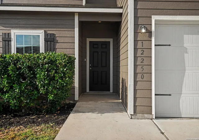 Photo 3 of Sale Pending at 12250 Commander Dr, San Antonio, TX 78252 | MLS# 1998911 | Listing updated on 2026-09-04