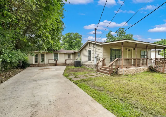 Homes for sale in Boerne, TX | 318 E Theissen Street, Boerne, TX 78006 | MLS# 1998925