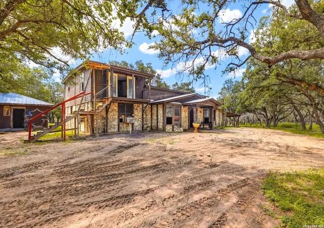 4th image of 339 Shady Oaks Dr, Floresville, TX 78114 | MLS# 1998939
