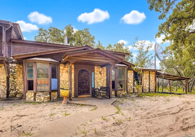 5th image of 339 Shady Oaks Dr, Floresville, TX 78114 | MLS# 1998939