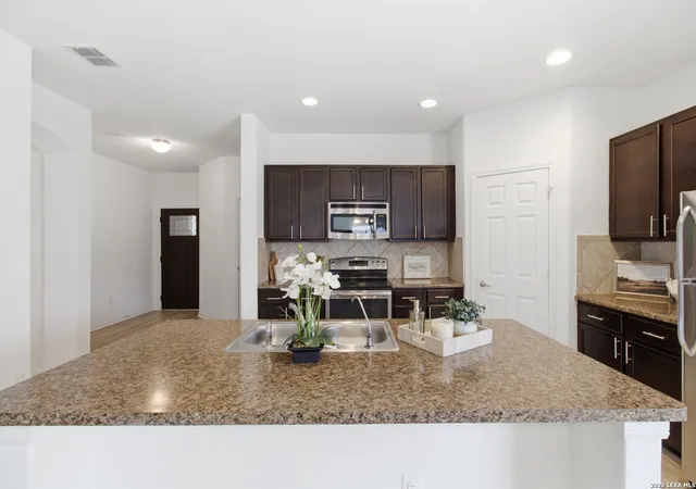 Photo 4 of Single family home for sale at 5902 Cielo Rnch, San Antonio, TX 78218 | MLS# 1998972 | Listing updated on 2026-07-20