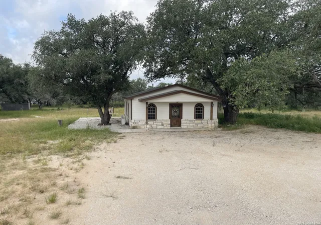 5th image of 1742 County Road 777, Devine, TX 78016 | MLS# 1998976