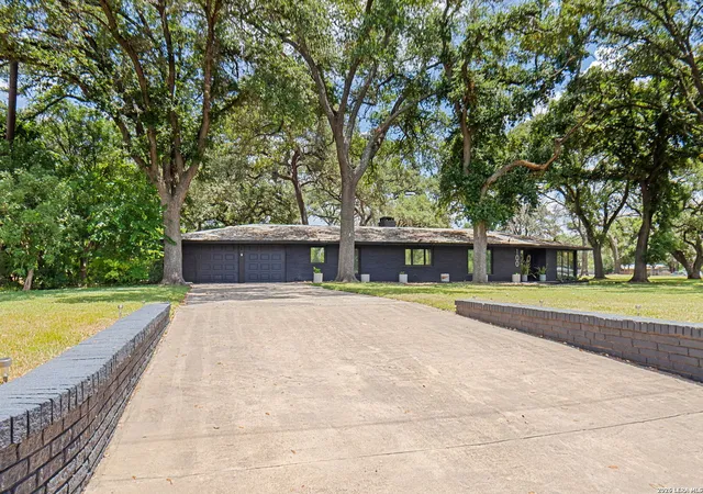 Photo 2 of Single family home for sale at 100 Dogwood Ln, San Antonio, TX 78213 | MLS# 1998982 | Listing updated on 2026-09-04