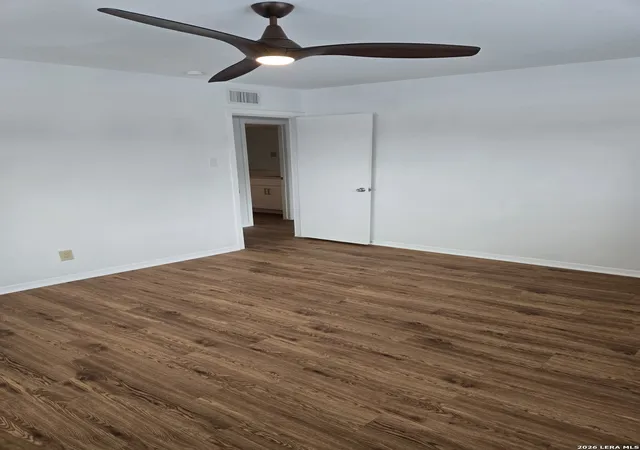 2nd image of 231 W Silver Sands Dr, San Antonio, TX 78216