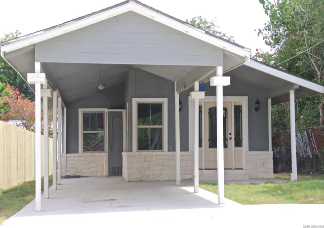 Photo 3 of Sale Pending at 126 Holly St, San Antonio, TX 78207 | MLS# 1999049 | Listing updated on 2026-08-07