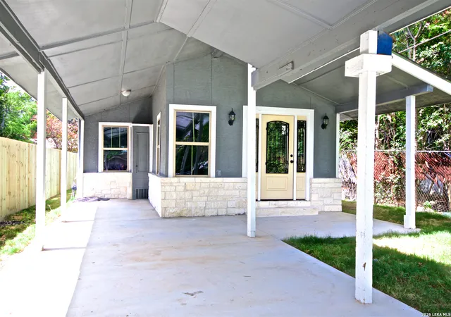 Photo 4 of Sale Pending at 126 Holly St, San Antonio, TX 78207 | MLS# 1999049 | Listing updated on 2026-08-07