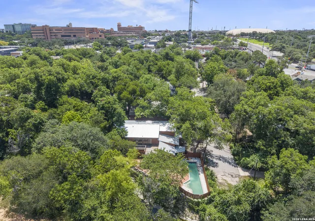 3rd image of 800 Leonard St, Austin, TX 78705 | MLS# 1999059