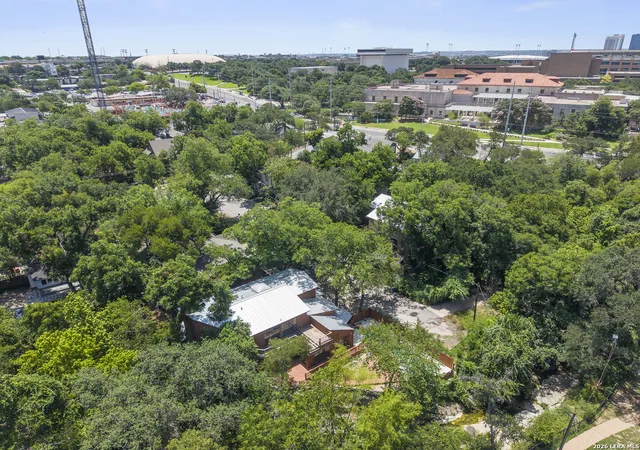 4th image of 800 Leonard St, Austin, TX 78705 | MLS# 1999059