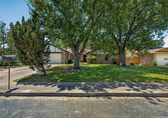 Homes for sale in Boerne, TX | 125 Moss Rose, Boerne, TX 78006 | MLS# 1999076