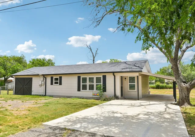 Homes for sale in Jourdanton, TX | 714 Orange St, Jourdanton, TX 78026 | MLS# 1999077