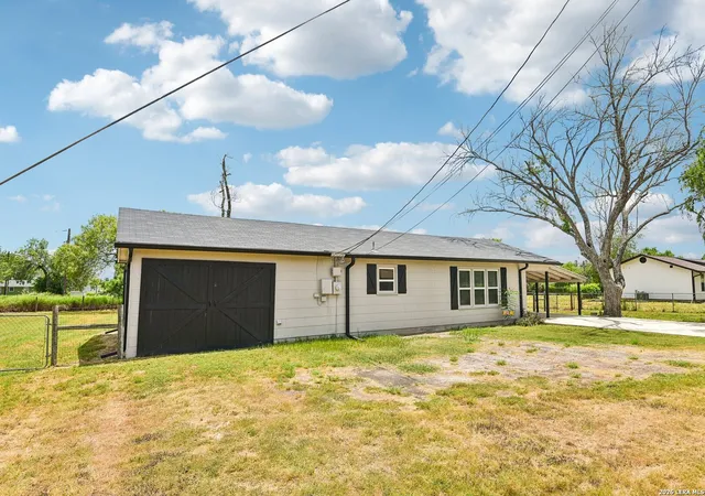 Homes for sale in Jourdanton, TX | 714 Orange St, Jourdanton, TX 78026 | MLS# 1999077